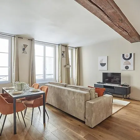 Apartment Louvre Museum By Studio Prestige-3
